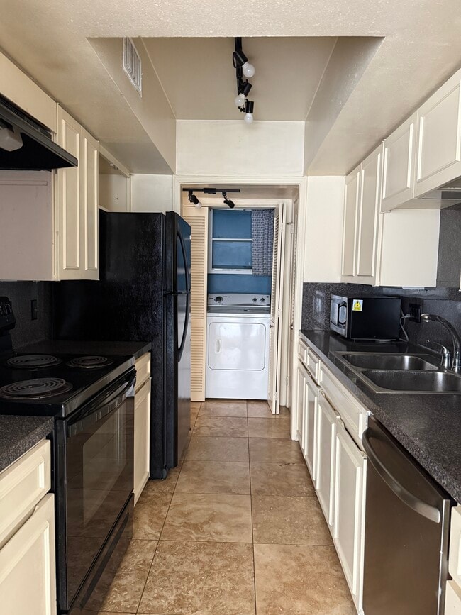 Photo - 2704 San Pedro St Unit 14