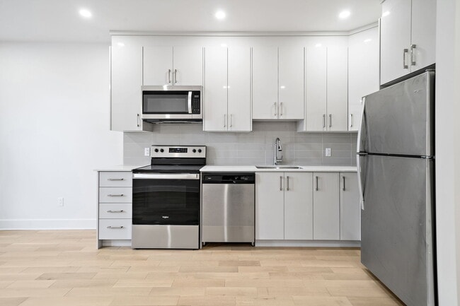 Building Photo - 4640-4650 Rue Wellington