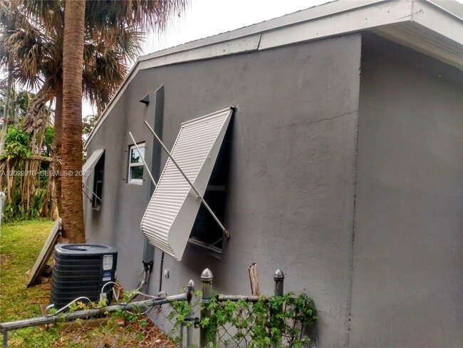 Photo - 710 52nd St