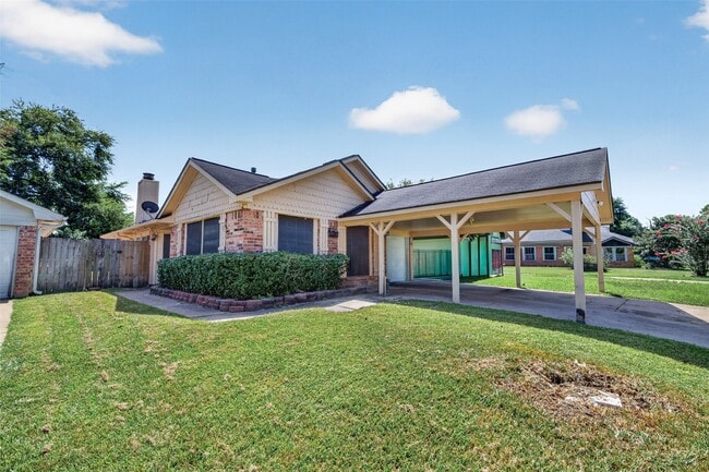Building Photo - 4632 Greenwood Dr