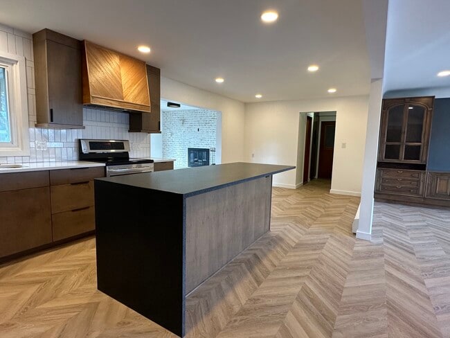 Photo - 3711 Ruthland Dr