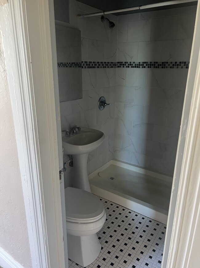 150 E 16th St Unit 8