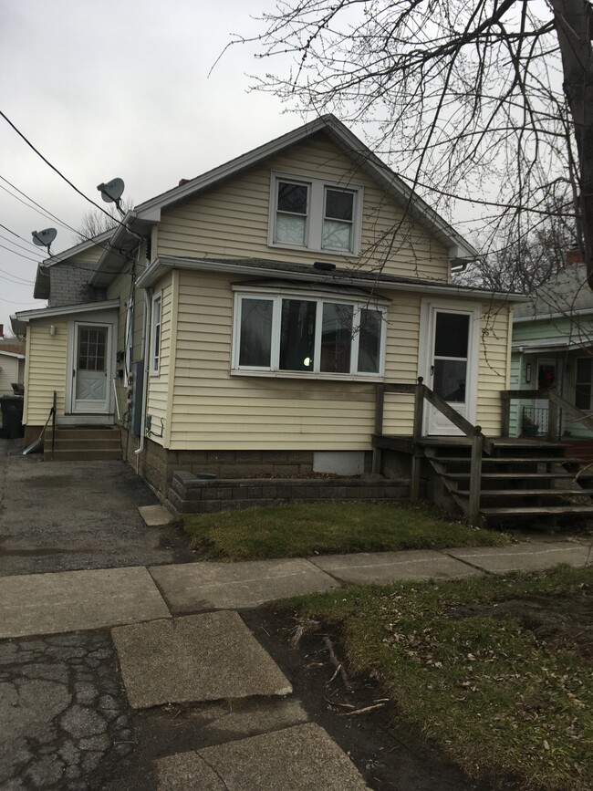 Building Photo - 96 Schenck St Unit Rear Rental