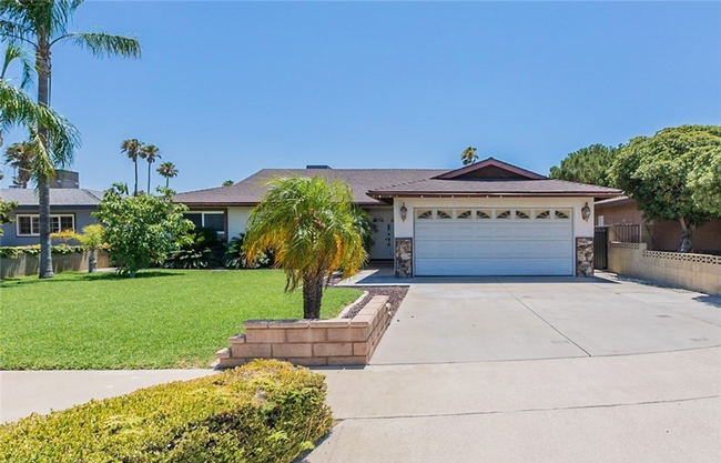 Single story home with pool - Single story home with pool