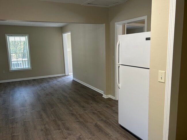 Kitchen -living room - 522 Lee St