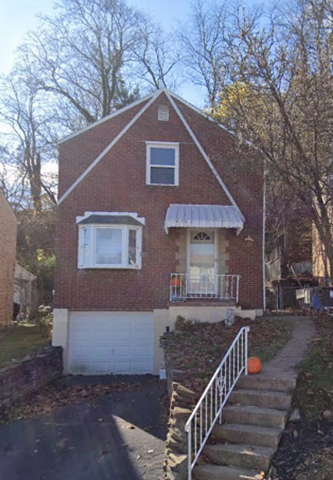 Building Photo - Brentwood-3 Bedroom Home available NOW!