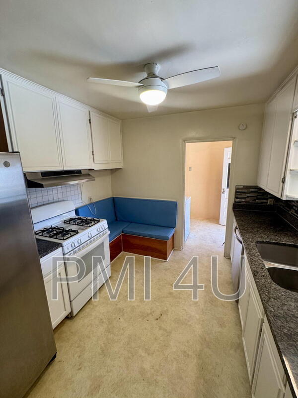 Photo - 216 Quincy St NE
