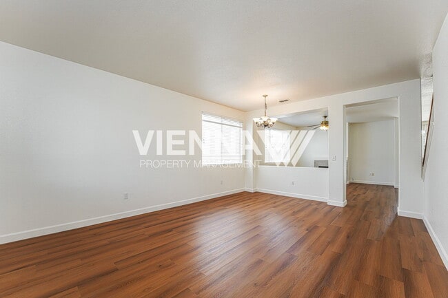Photo - 493 Silverhorn Dr