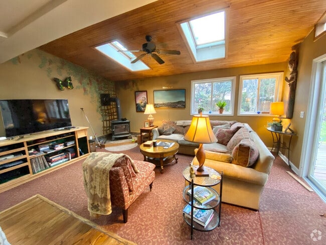 Building Photo - 21449 Fairmount Blvd Rental