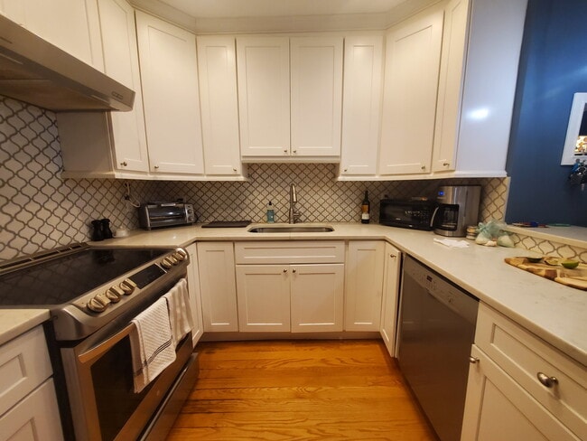 Building Photo - 1156 Hope St Unit 1