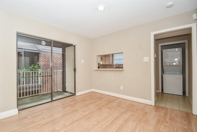 Building Photo - 3150 Walnut Bend Ln Unit 502