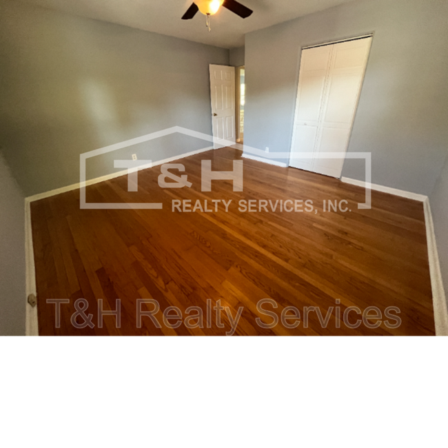 Photo - 9627 E 10th St