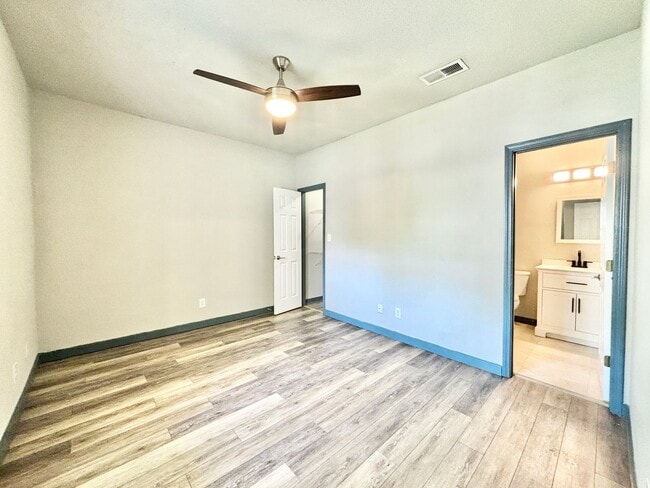 Photo - 501 E Burgess Rd