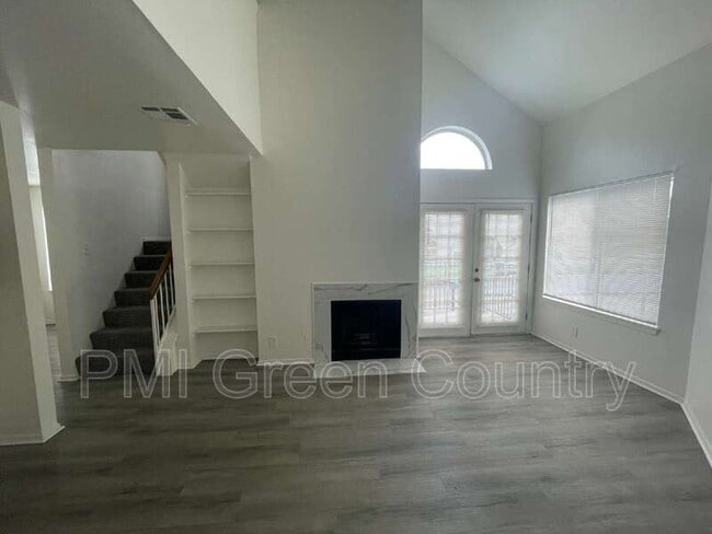 Building Photo - 1802 E 66th Pl Unit 1802 Rental