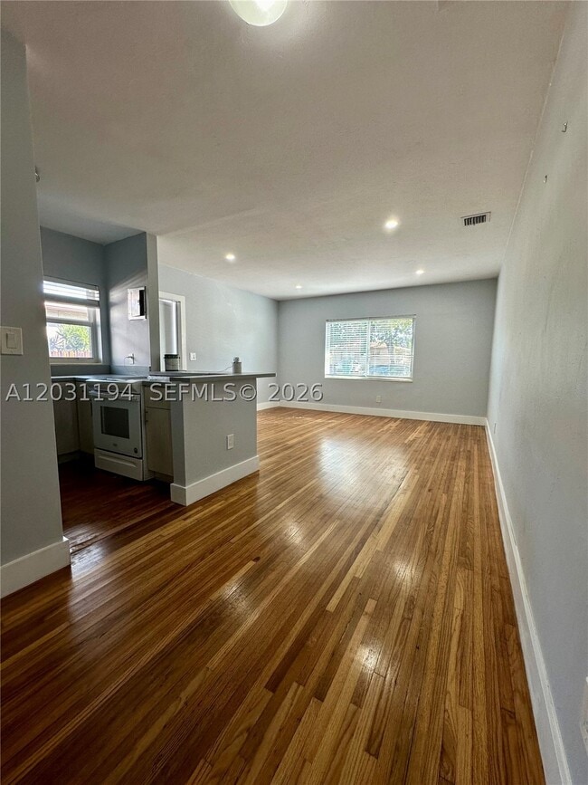 Photo - 1155 NE 111th St Unit E