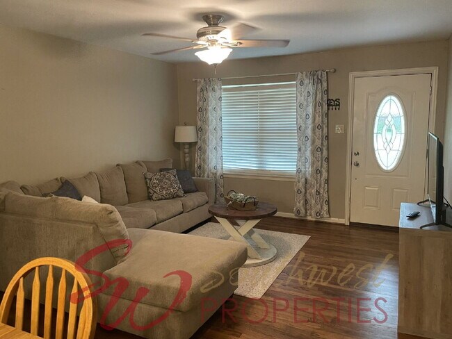 Photo - Fabulous 3 bedroom in excellent neighborhood, close to campus!