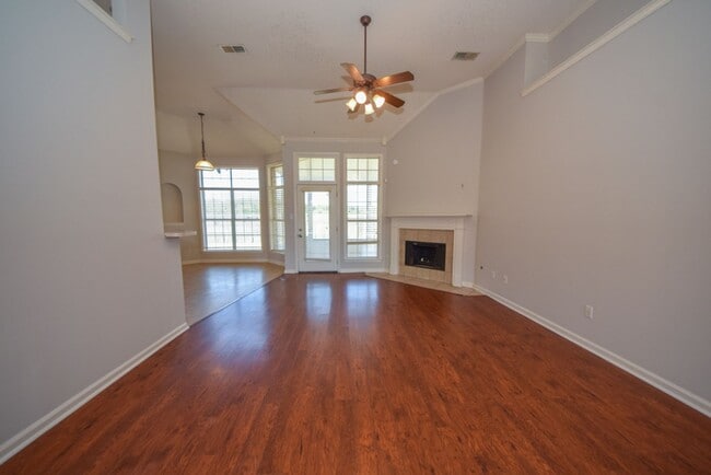 Photo - Great 3 bed, 2 bath home in Cordova with wonderful curb appeal.