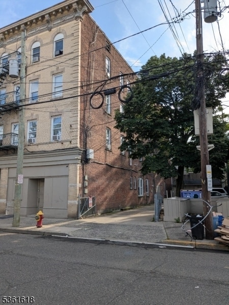 Building Photo - 139 9th St Rental