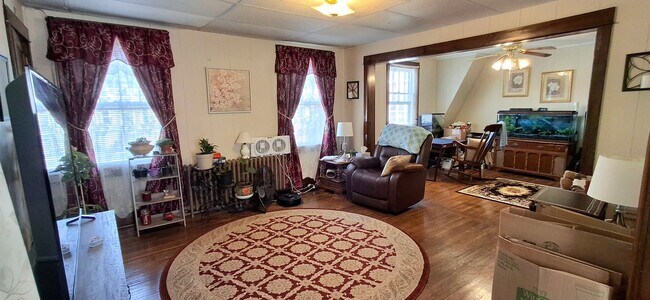Building Photo - 164 W High St Unit Apt 101