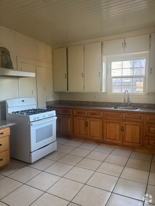 Building Photo - 3 Bed/2 Bath with additional bonus room. D... Rental