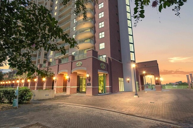 Building Photo - 300 S Duval St Unit 602