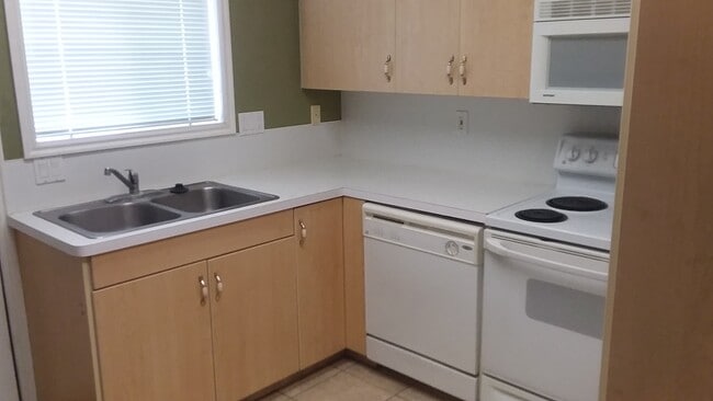 kitchen - 375 W Pine St Unit A