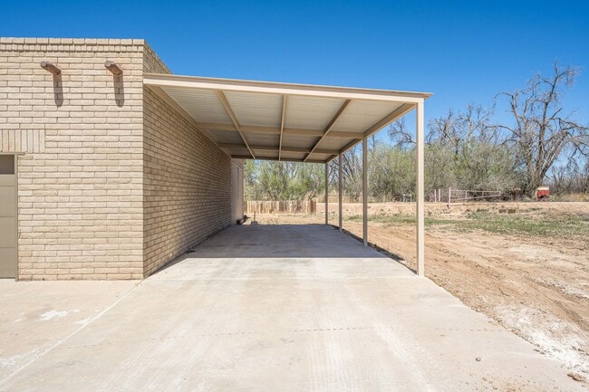 Photo - 1032 Carver Rd