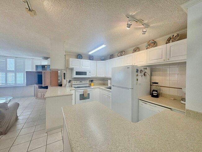 Photo - 2415 Ala Wai Blvd