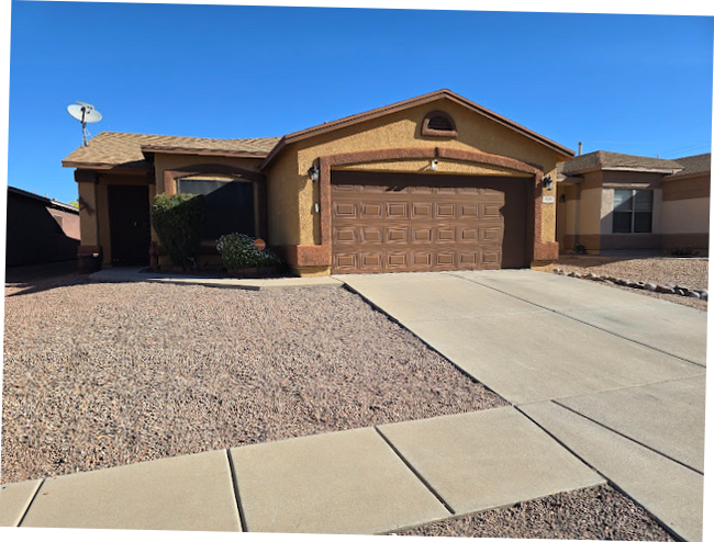 Building Photo - 7865 E Rooner Dr