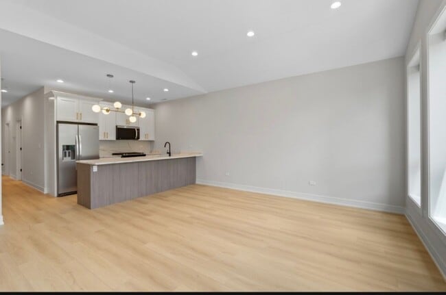 Photo - 5006 S Prairie Ave Unit 2