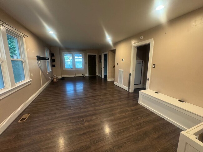 1525 Hawthorne Dr