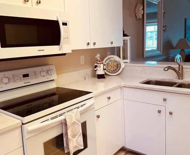 Photo - 9641 Castle Point Dr Unit 1215