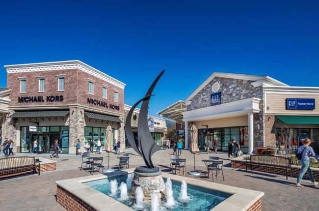 Amazing Shopping 10 minutes away at the Norfolk Premium Outlets