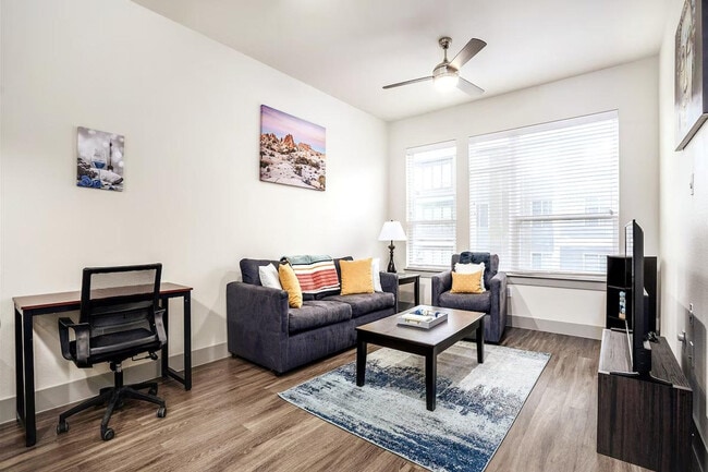 Building Photo - 120 W CityLine Dr Rental