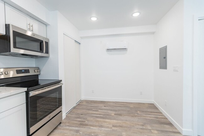 Photo - 18407 Dearborn Street