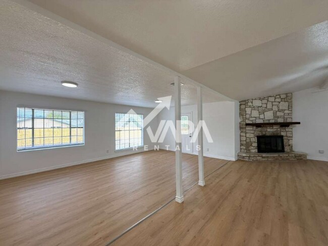 Photo - 222 Kerry Brook Dr