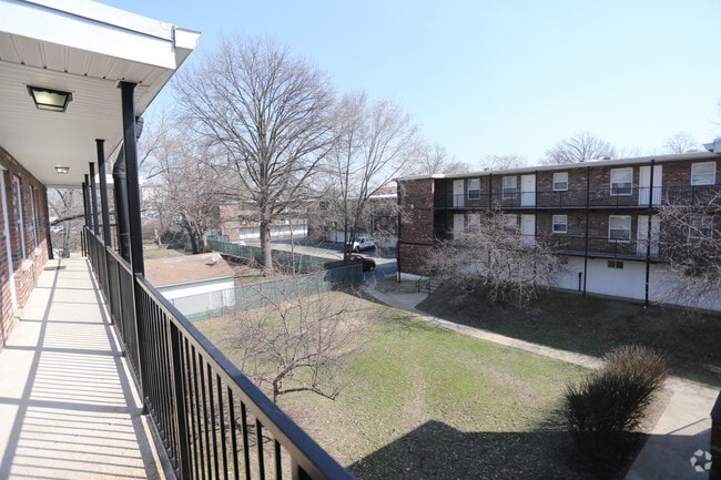 Photo - Colonial Apartments