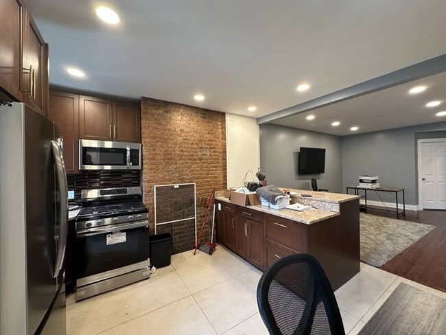 Building Photo - 387 Van Brunt St