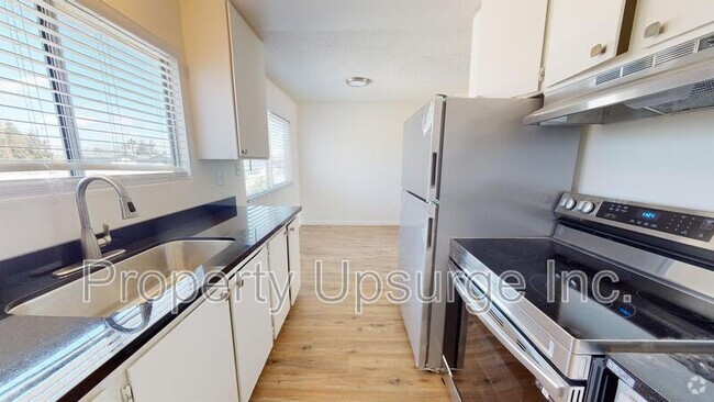 Building Photo - 1710 Bruce St Rental