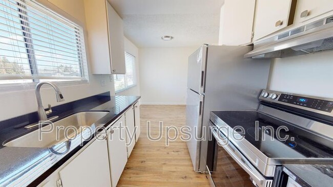 Building Photo - 1710 Bruce St Rental