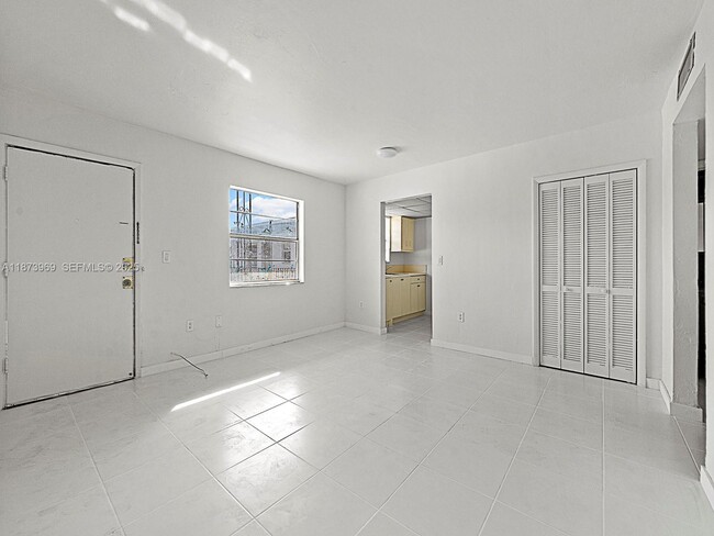 Photo - 10305 SW 40th St Unit 0