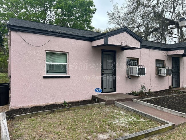 Photo - 517 E 5th St