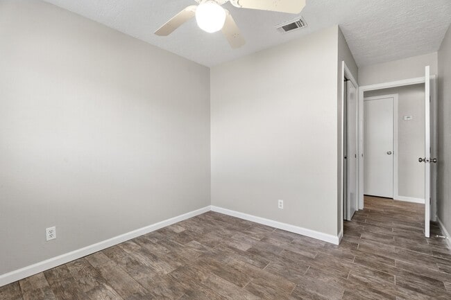 Photo - 3214 White Sail