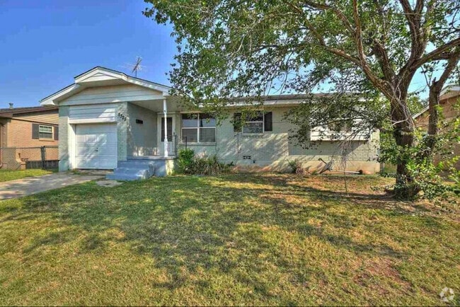 Building Photo - 5325 NW Euclid Ave Rental