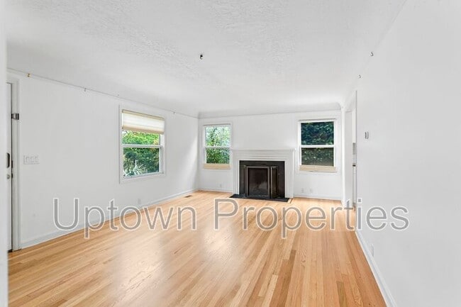 Building Photo - 4036 SE Harrison St Rental