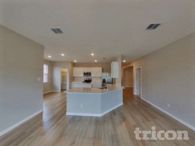 Photo - 448 Walpole Ct