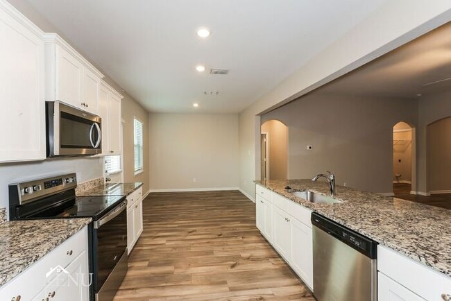 Photo - 2025 Hialeah Dr