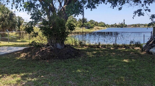 Photo - 2321 NW 6th St