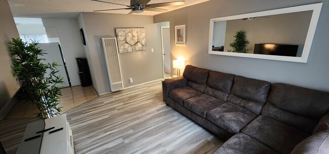 Photo - 1432 W 106th St Unidad Furnished 2 Bedroom