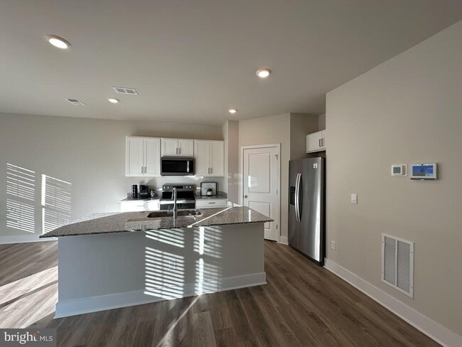 Photo - 114 Haida Ln